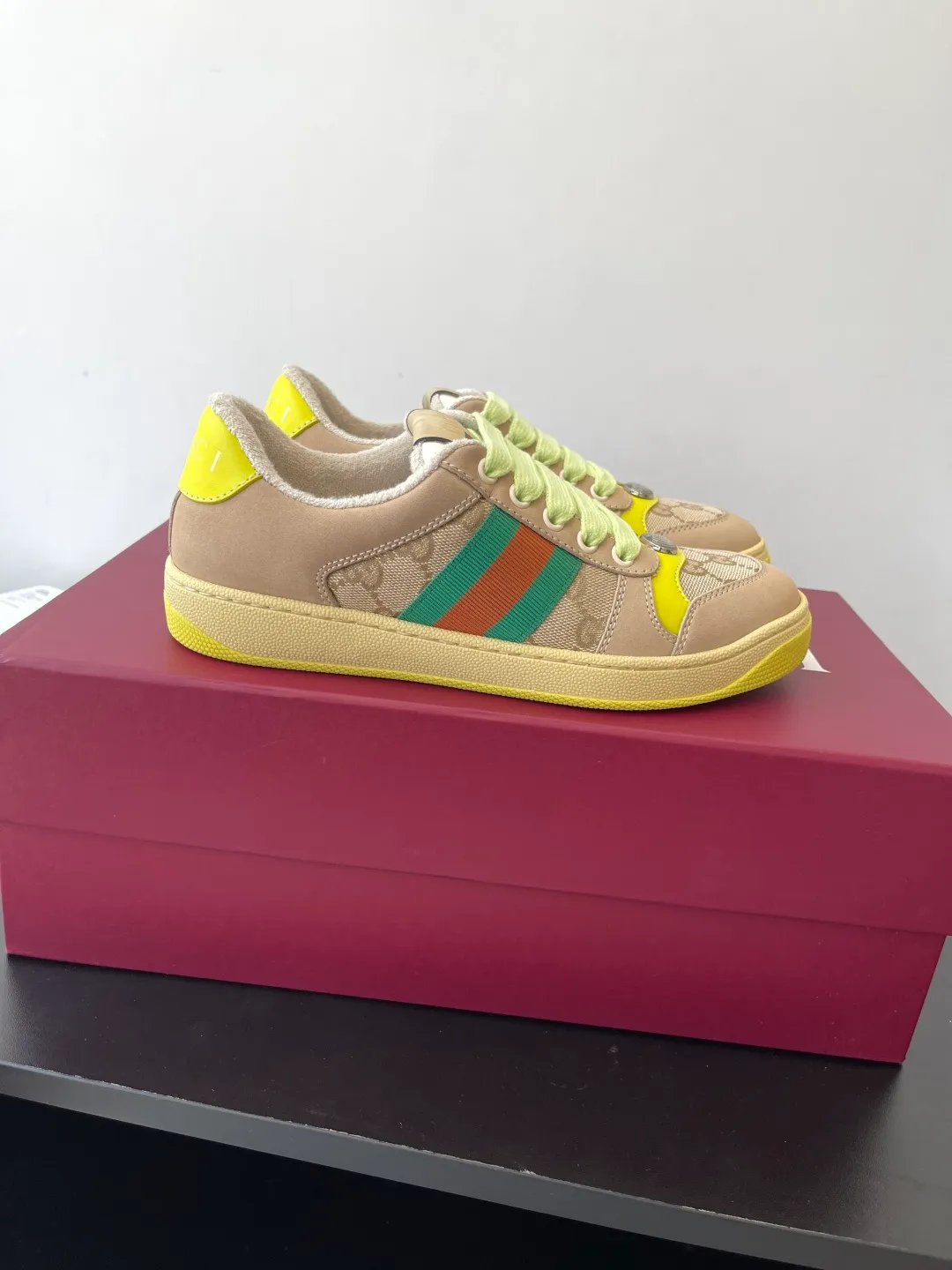 👟👟Ex-factory price 600👟👟 Gucci newly upgraded small dirty shoes for couples GG series old casual small dirty shoes catwalk style original development and purchase level version Metal double G crystal cylindrical logo Gucci original pattern ribbon Exclusive color rubbed cowhide fabric original terry cloth is delicate, soft and more comfortable and breathable Private molded two-color original TPU outsole (lower layer is wider, upper layer is narrower) Code number: 35-44
